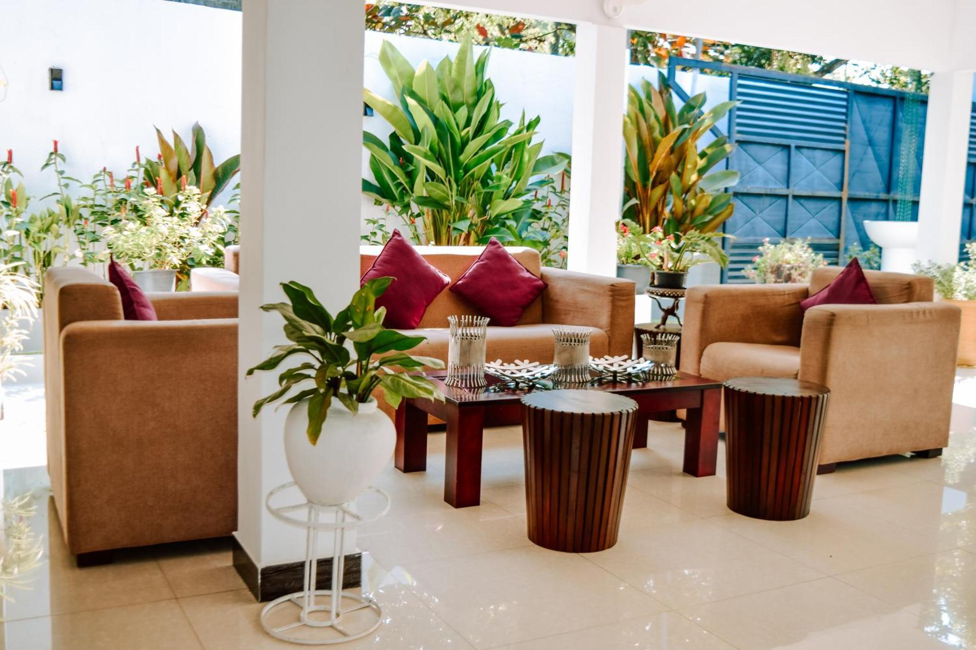 The Bamboo Tree Transit Hotel Katunayaka Exterior photo